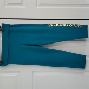 Victoria Sport capri workout pants